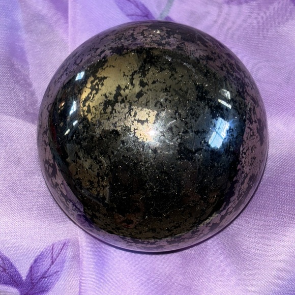 Pyrite sphere - Picture 4 of 4
